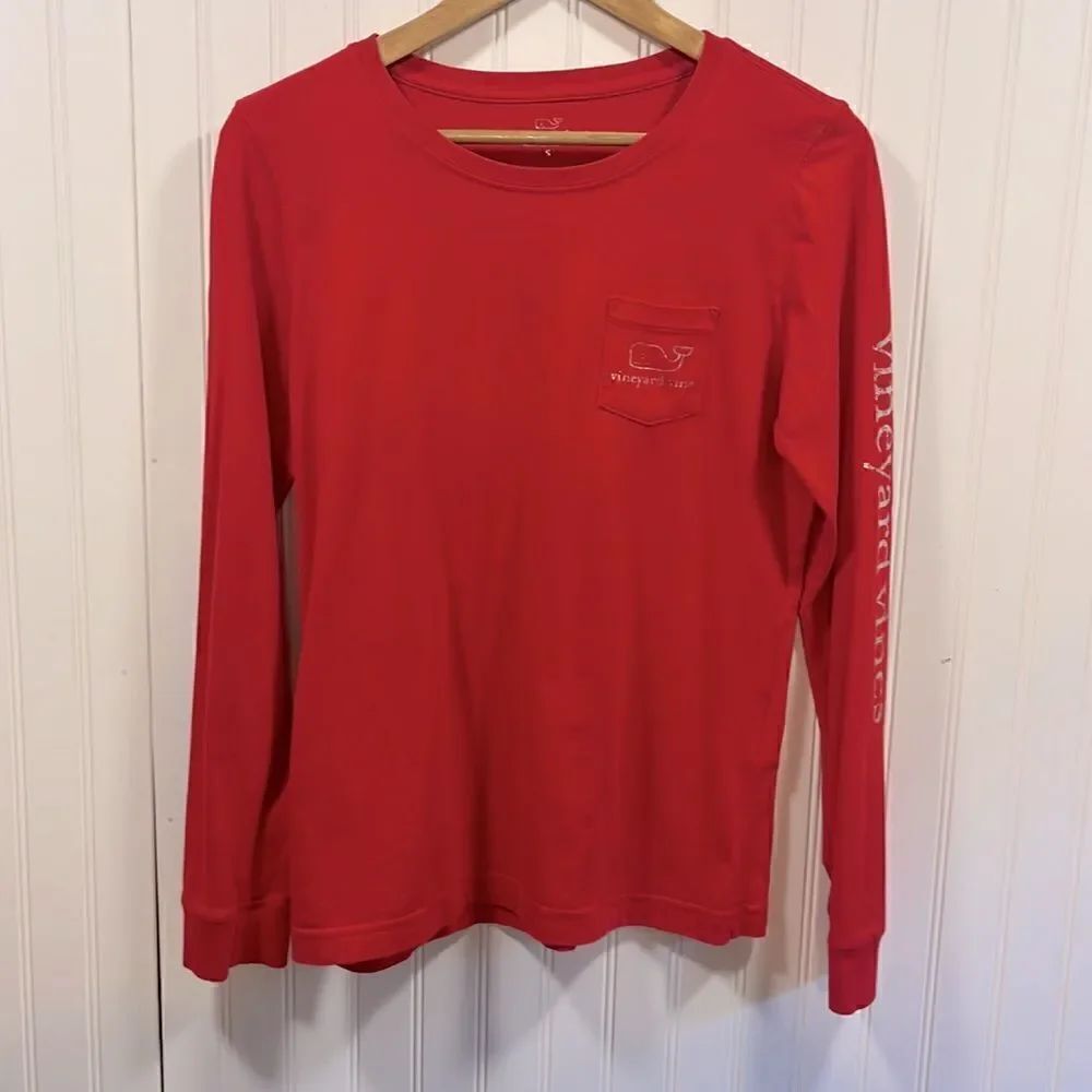 Vineyard Vines red graphic long sleeve shirt